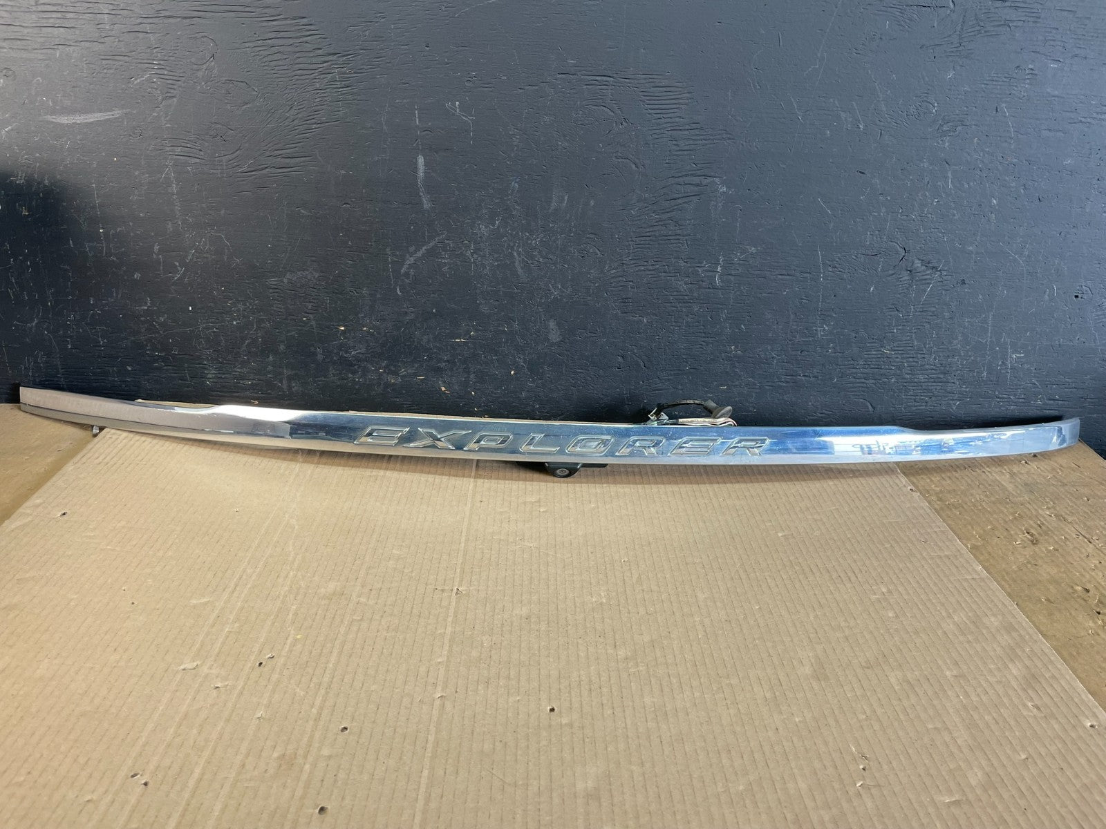 2011 to 2014 Ford Explorer Rear Tailgate Gate Trim Molding With Camera AC1977 DG0