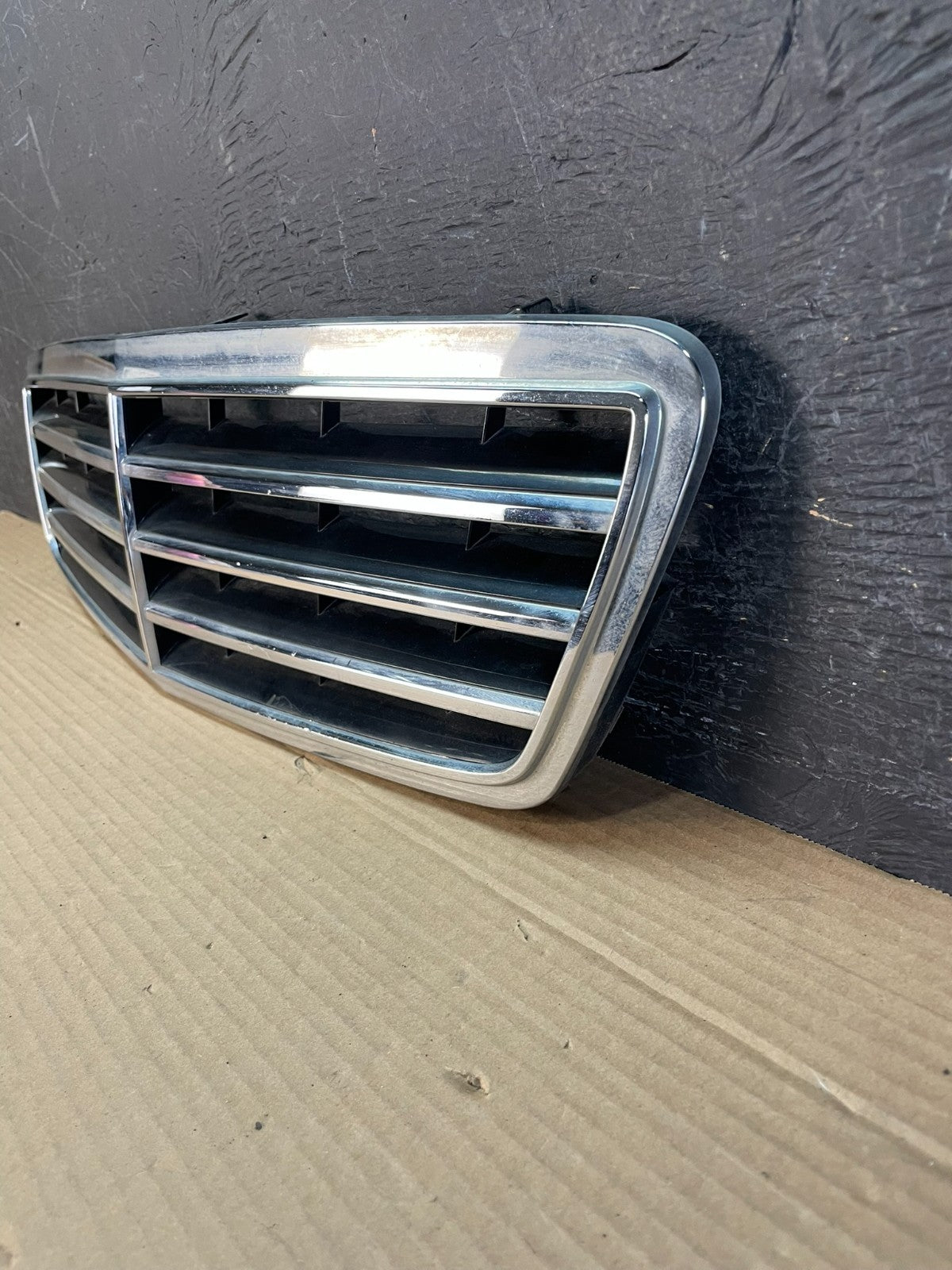 2001 to 2007 Mercedes C-Class Front Upper Grill Grille af3339 DG1