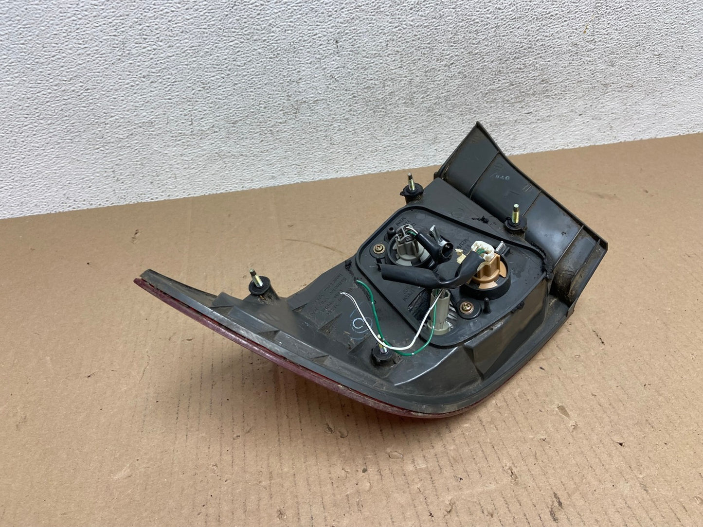 2000 2001 Lexus ES300 Outer Left Driver Lh Side Tail Light AE7248 LK5