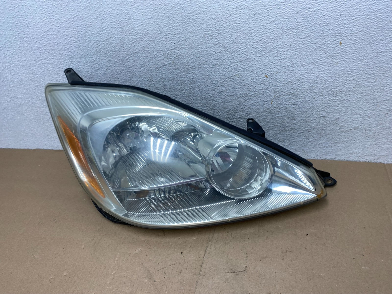 2004-2005 Toyota Sienna Right Passenger Halogen Headlight AG4549 DW1