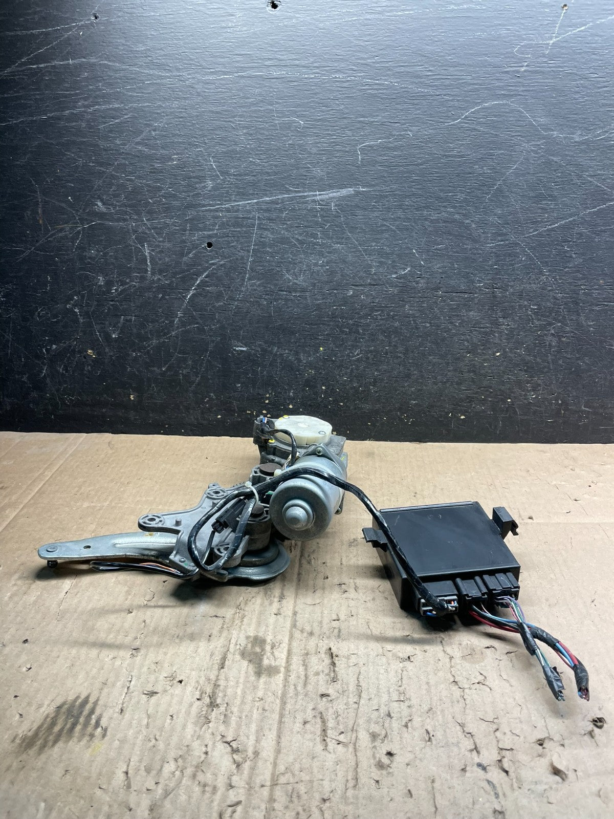 2007 2008 Acadia Enclave Escalade Suburban Liftgate Door Module Motor T7366 DG2