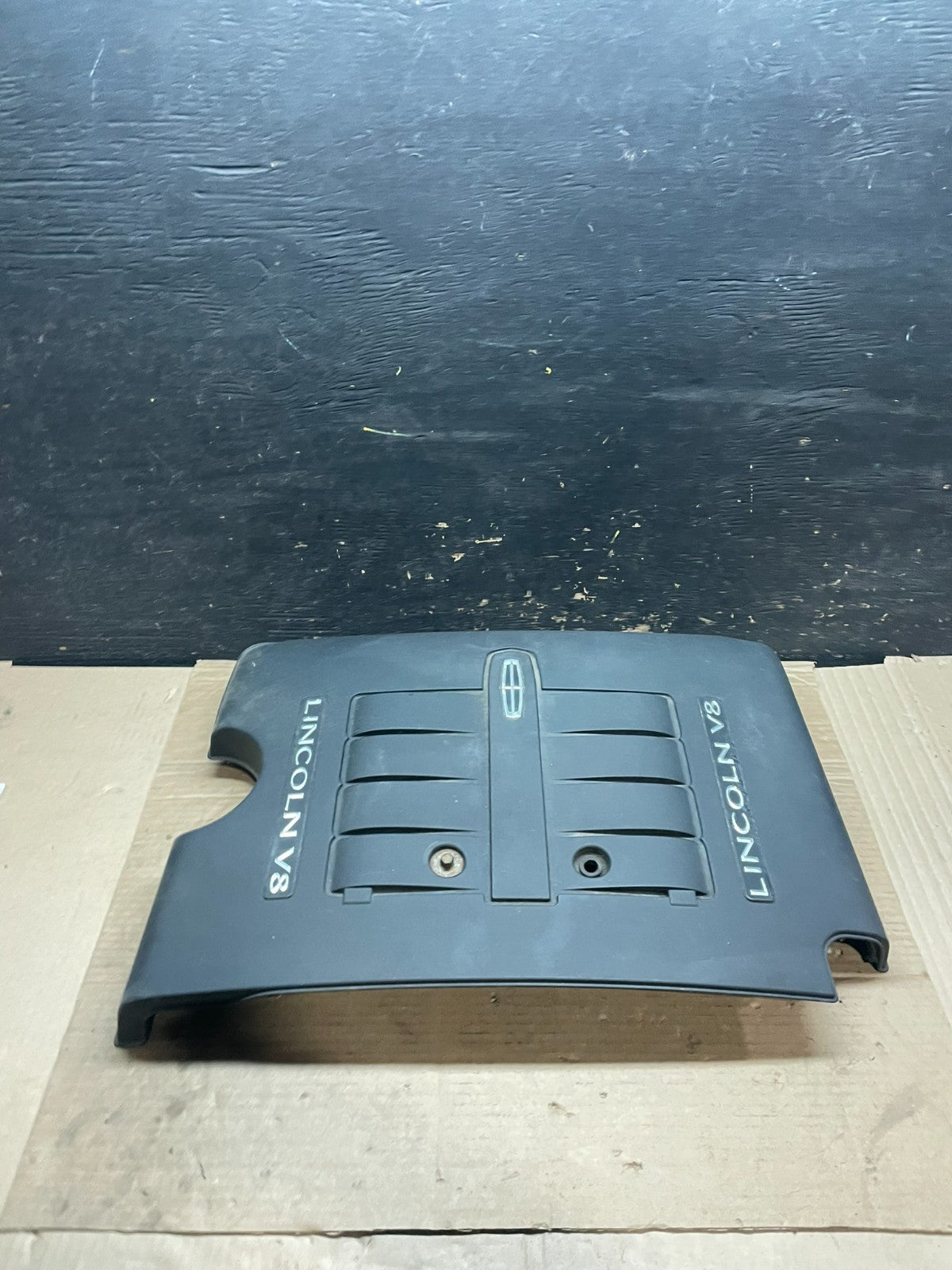 2002 to 2004 Lincoln Navigator 5.4L V8 Engine Motor Cover V2946 DG1