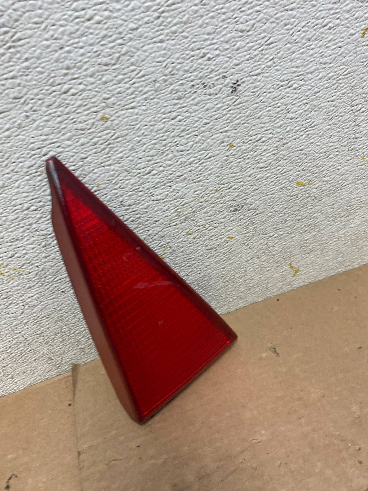2004-2005 Mitsubishi Endeavor Right Passenger Rh Inner Tail Light Oem P42362