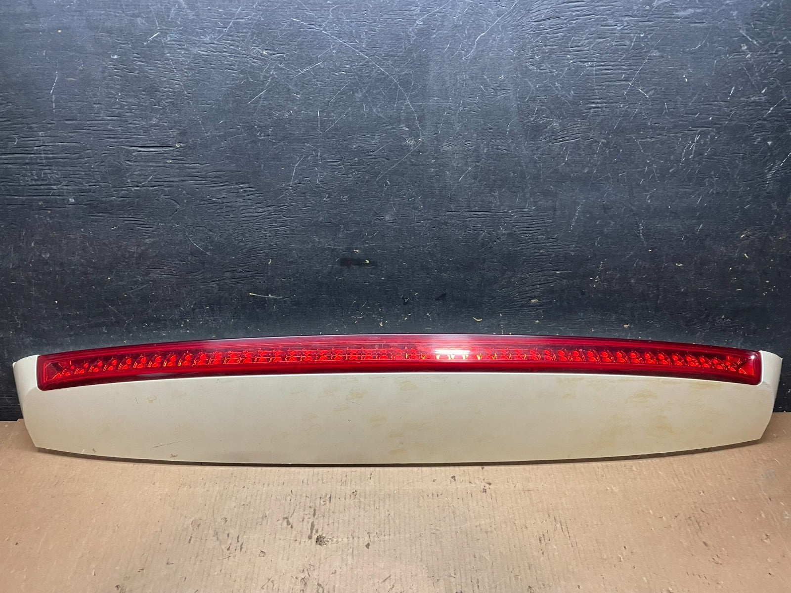2007 - 2014 Cadillac Escalade Rear Upper Spoiler 3rd Third Brake Light AA2432 DG4