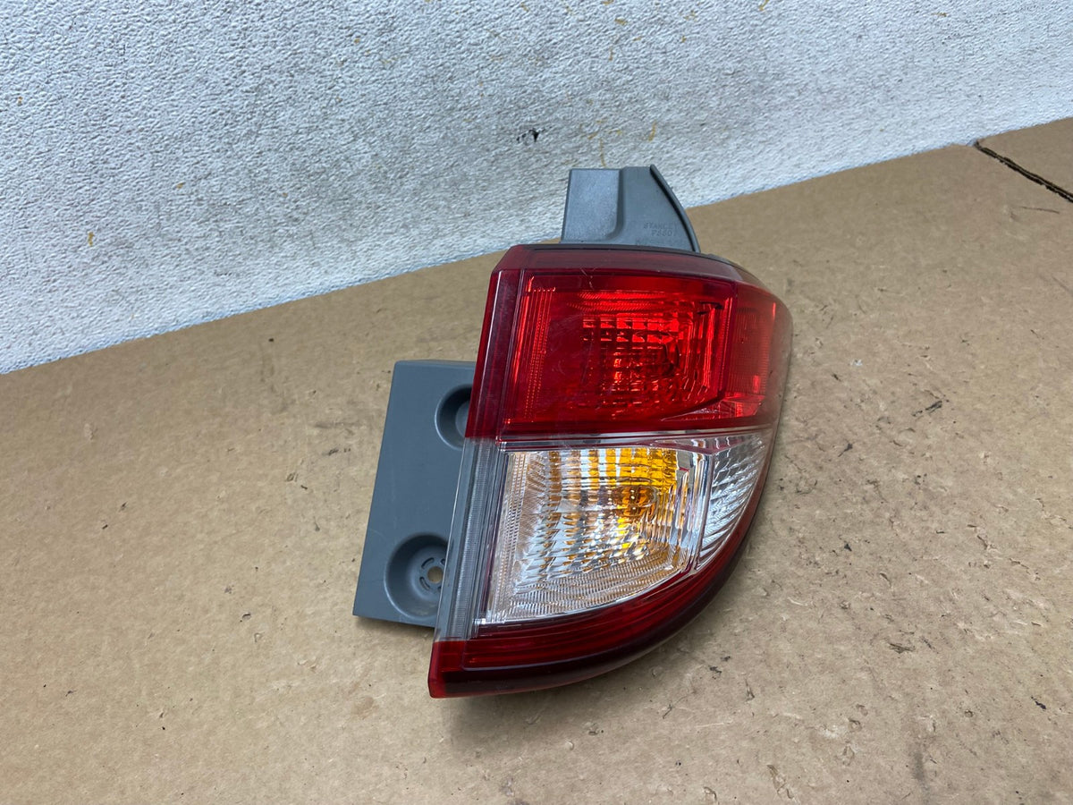 2011 to 2017 Nissan Quest Passenger Right Side Tail Light AI3722 LK2