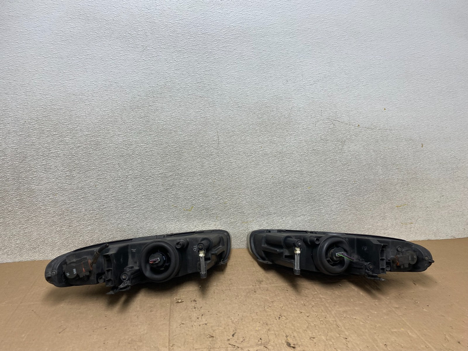 1996-2000 Chrysler Sebring Left+Right Side Halogen Headlights OEM W1122 DW7