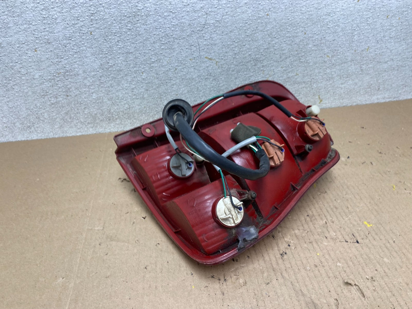 2002 Kia Sedona Left Driver LH Side Tail Light Oem R8199 DG6