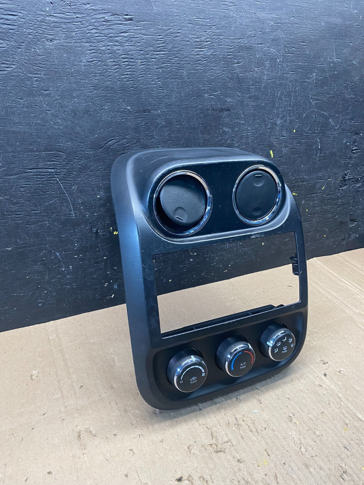 2011 to 2017 Jeep Compass Dash Climate Temperature Control Radio Bezel r8988 DG1