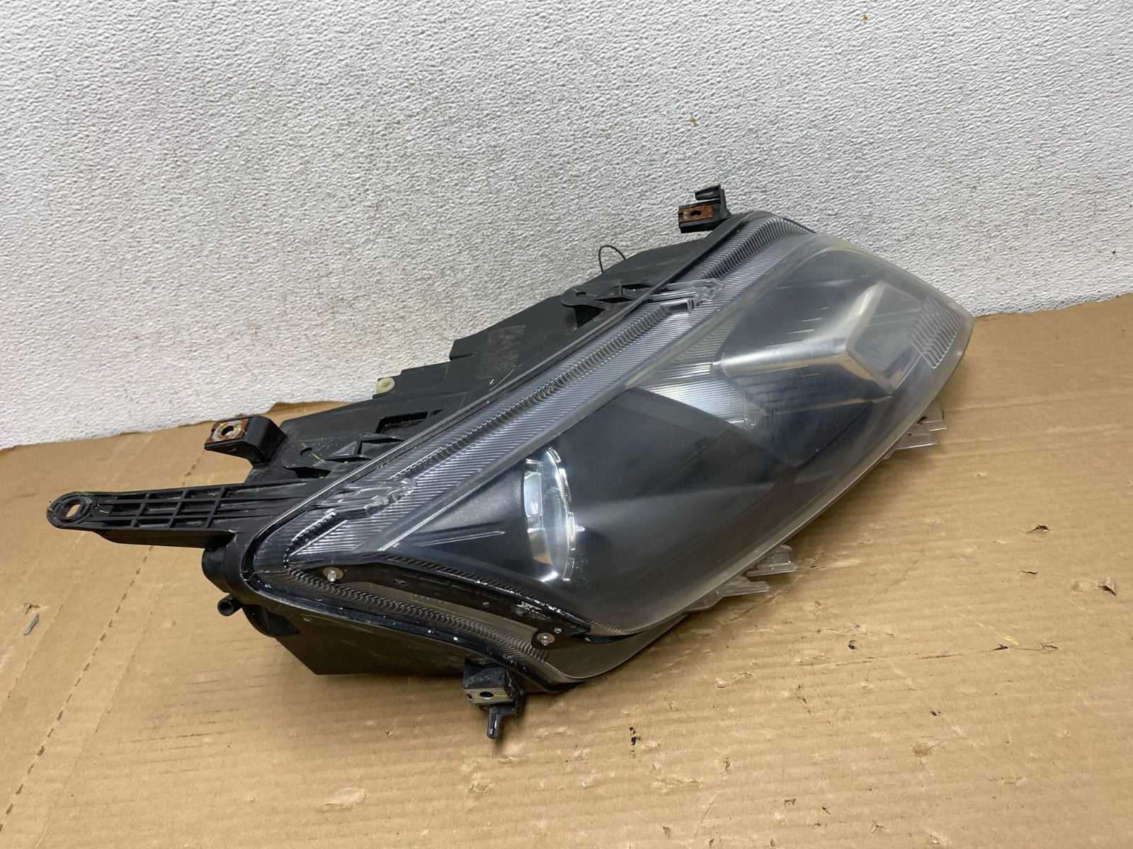 2010 2011 2012 Ford Fusion Right Passenger RH Headlight Halogen AG8154 DW2