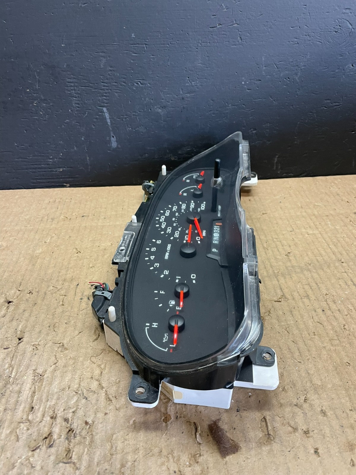 2006 Ford E350 Gauge Speedometer Cluster OEM ab7529 DG2