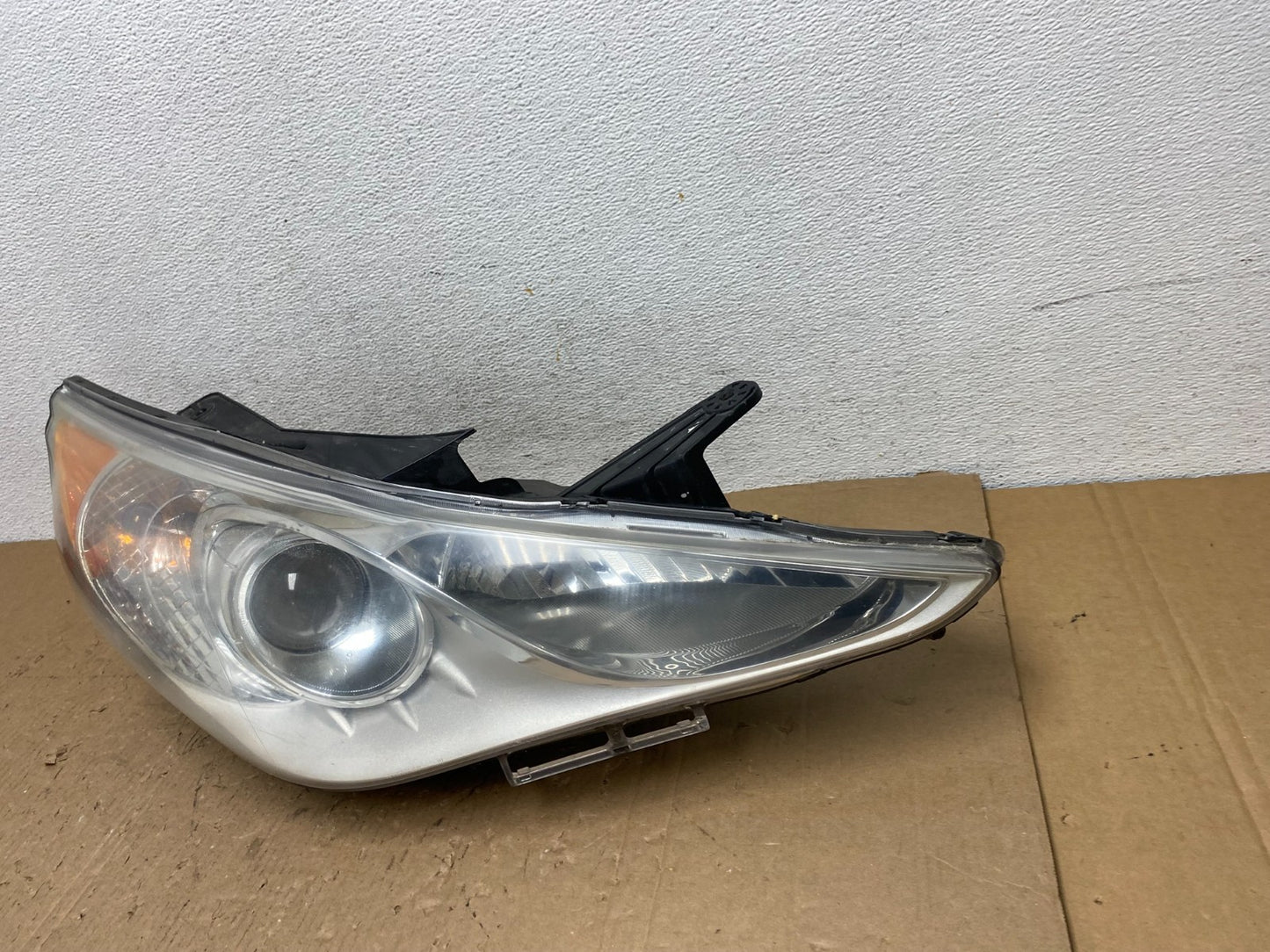 2011 - 2014 Hyundai Sonata Right Passenger Rh Side Headlight Halogen AD8177 DW1