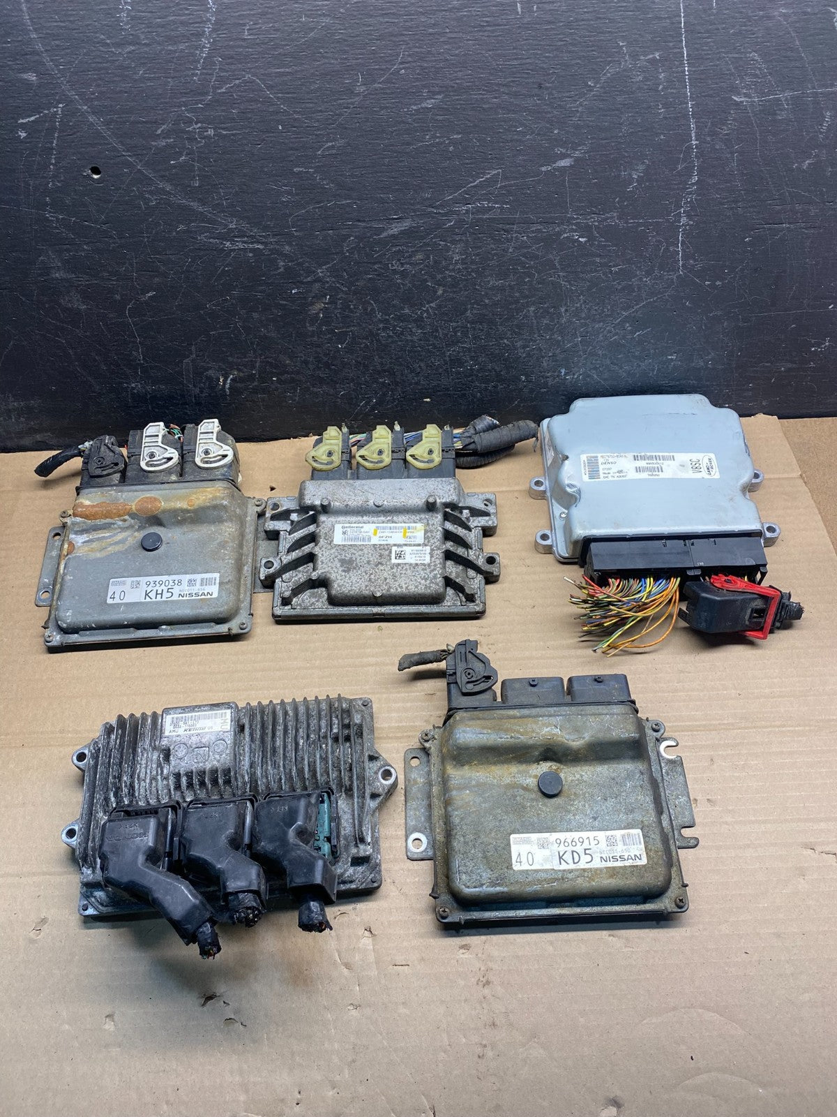 Mix of 5 ECM Engine Computer Module AD94200