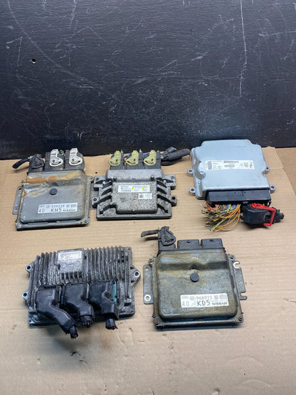 Mix of 5 ECM Engine Computer Module AD94200