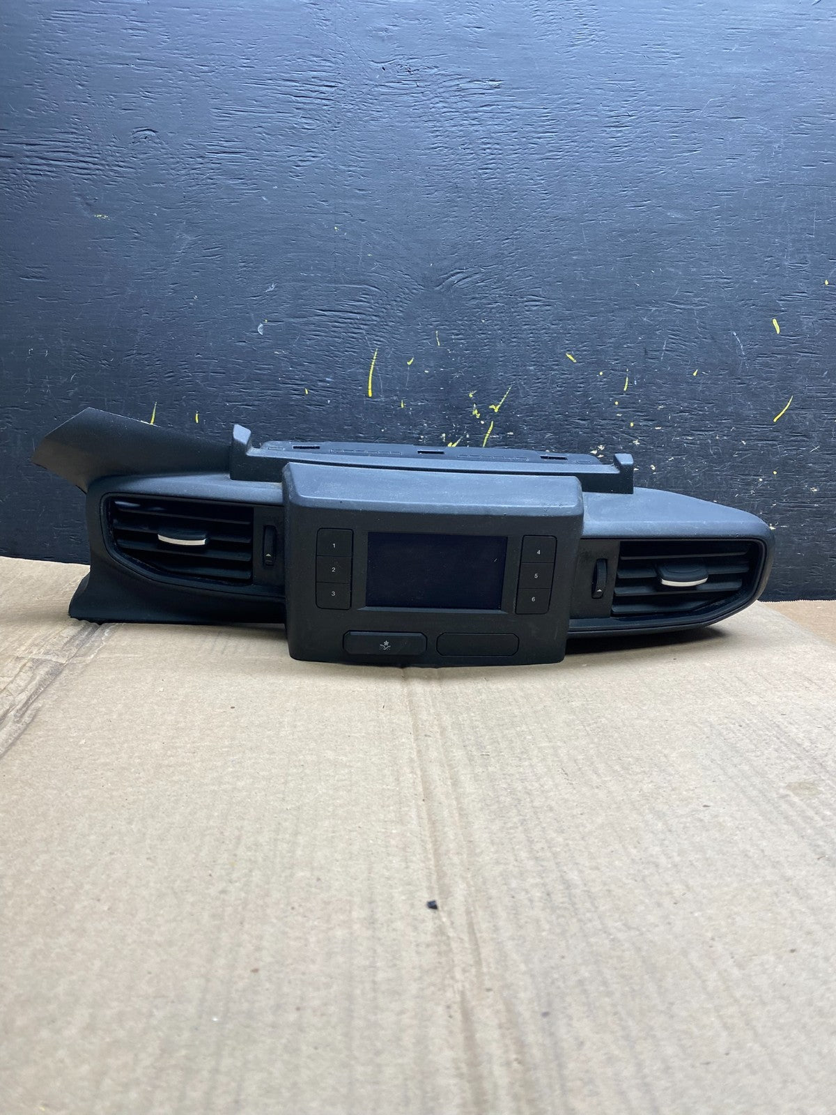 2020 to 2023 Ford  Explorer Console Radio Display Screen Air Vents X2032 DG0