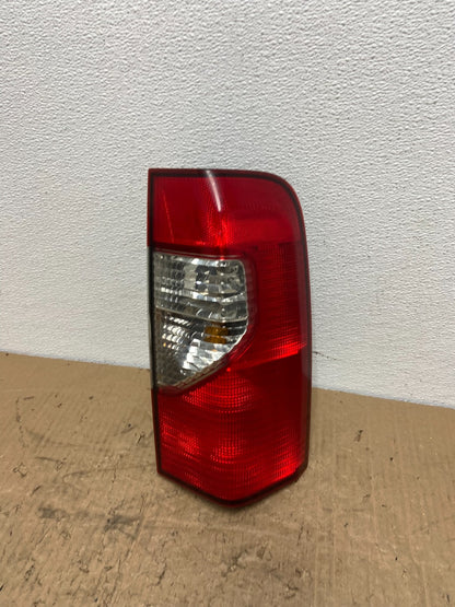 2002 2003 2004 Nissan Xterra Right Passenger RH Side Tail Light OEM AB9887 DW0