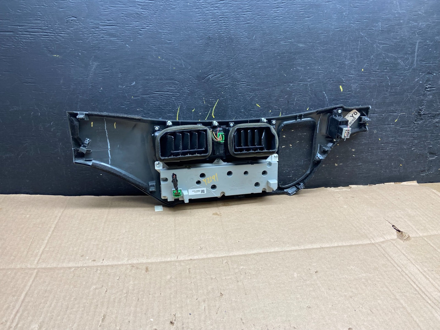 2005 to 2010 Honda Odyssey  Radio Climate Control Dash Trim Bezel Oem Y2191 DG3