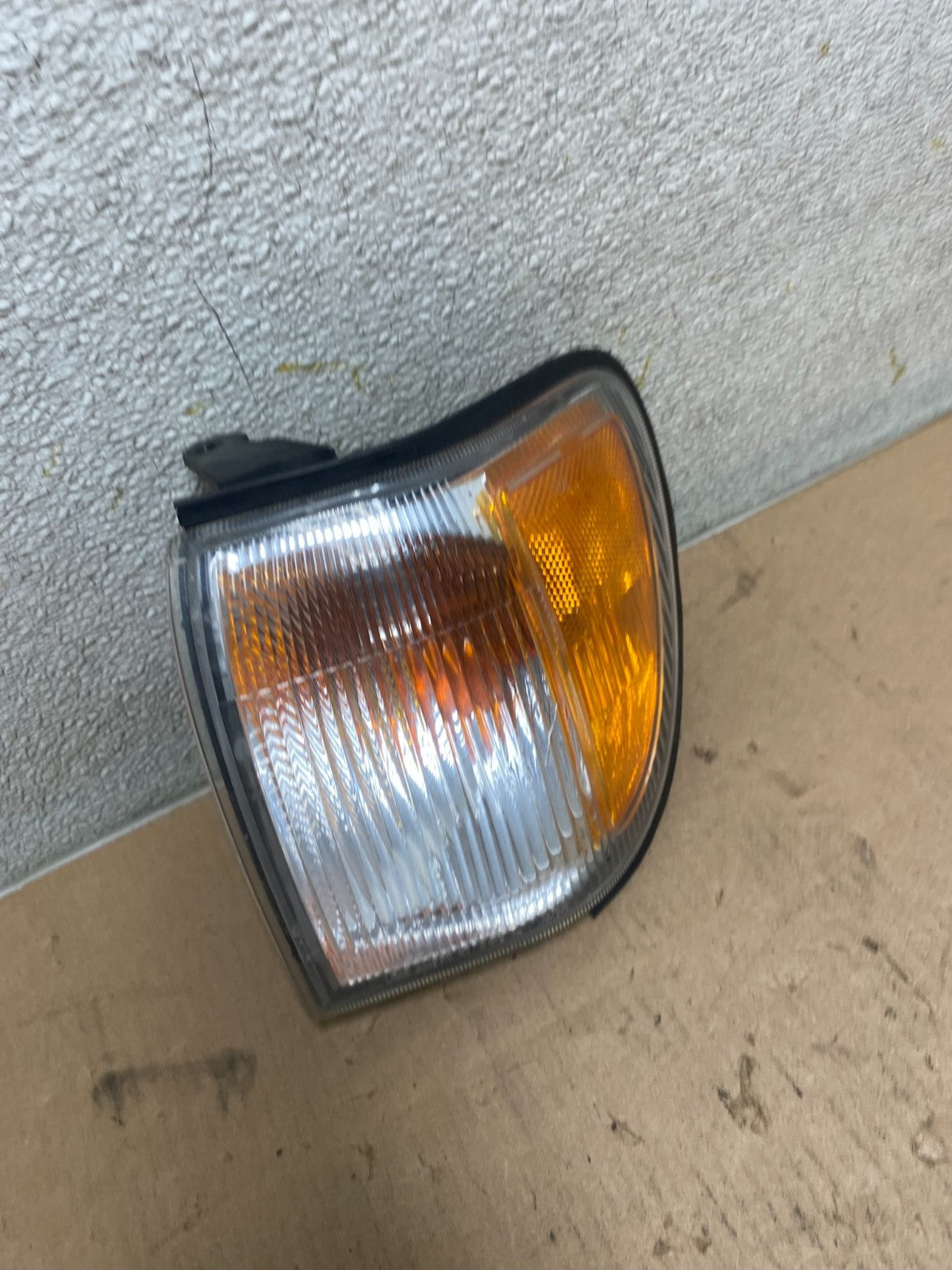 1999 - 2004 Nissan Pathfinder Front Left Driver Turn Signal Oem S3840 DW2