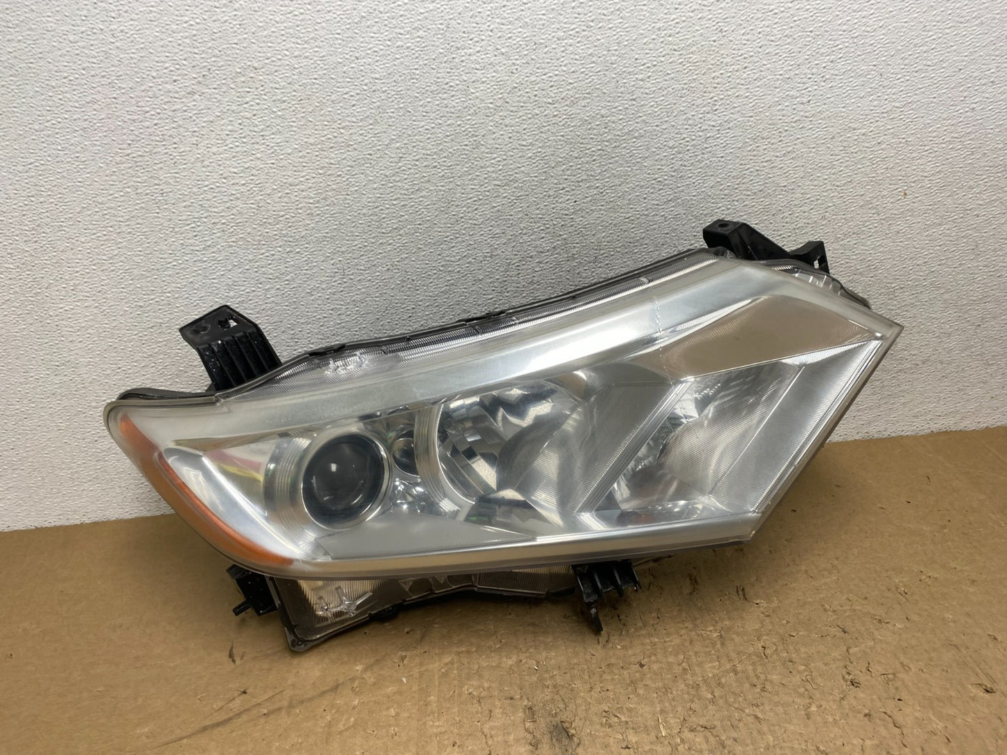 2012 to 2017 Nissan Quest Right Passenger RH Headlight Halogen AG1322 DW0