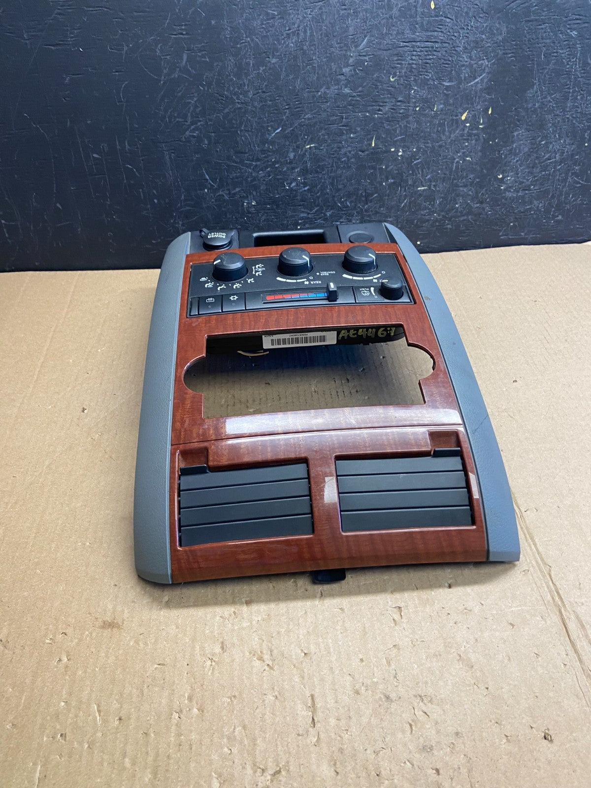 2005-2009 Dodge Durango Heat AC Climate Temperature Control Radio Bezel AE44673