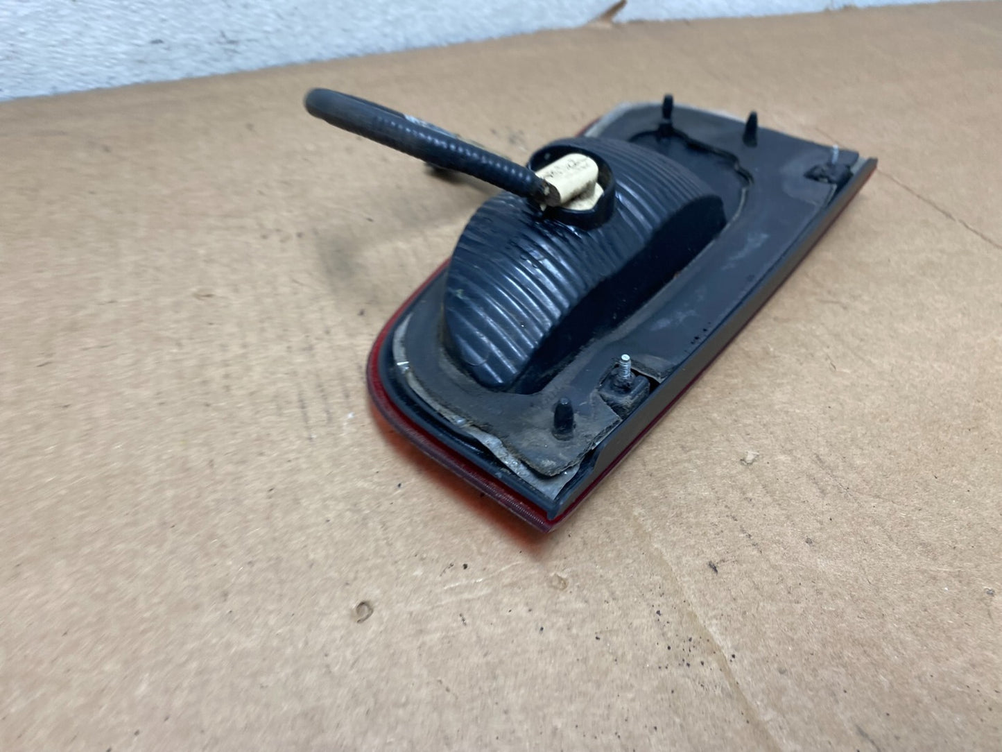 2003-2006 Lincoln Navigator Right Passenger Side Tail Light Inner OEM L2454 DW7