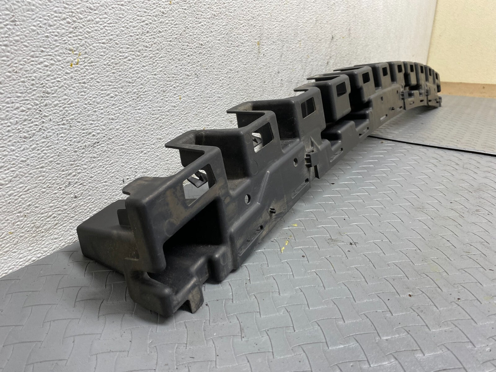 2011 - 2020 Dodge Durango Rear Bumper Impact Energy Shock Absorber A3047 OEM DG12