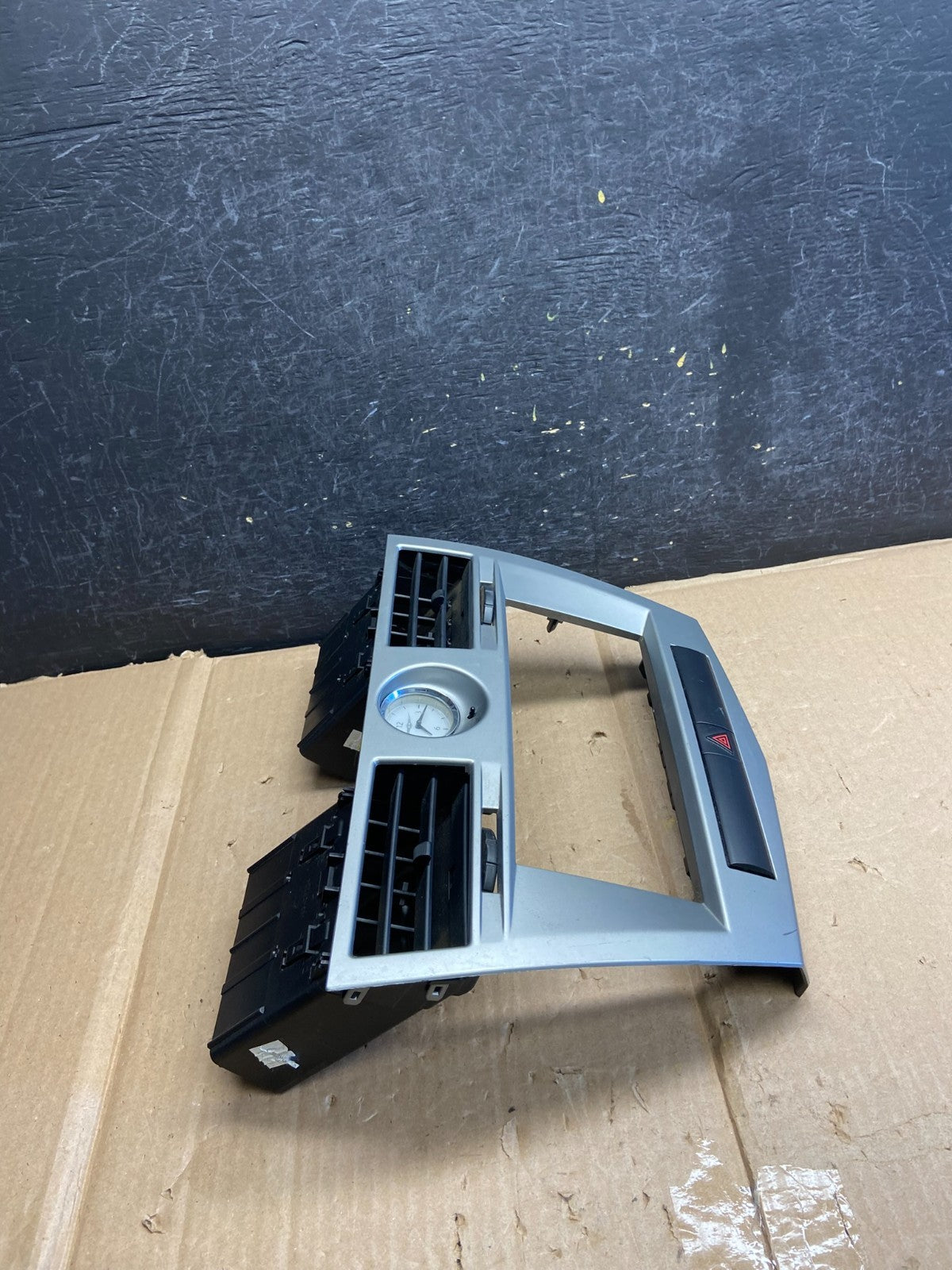 2007 2010 Chrysler Sebring Center Dash Radio Clock Bezel Trim Panel Oe AH5632 DG1