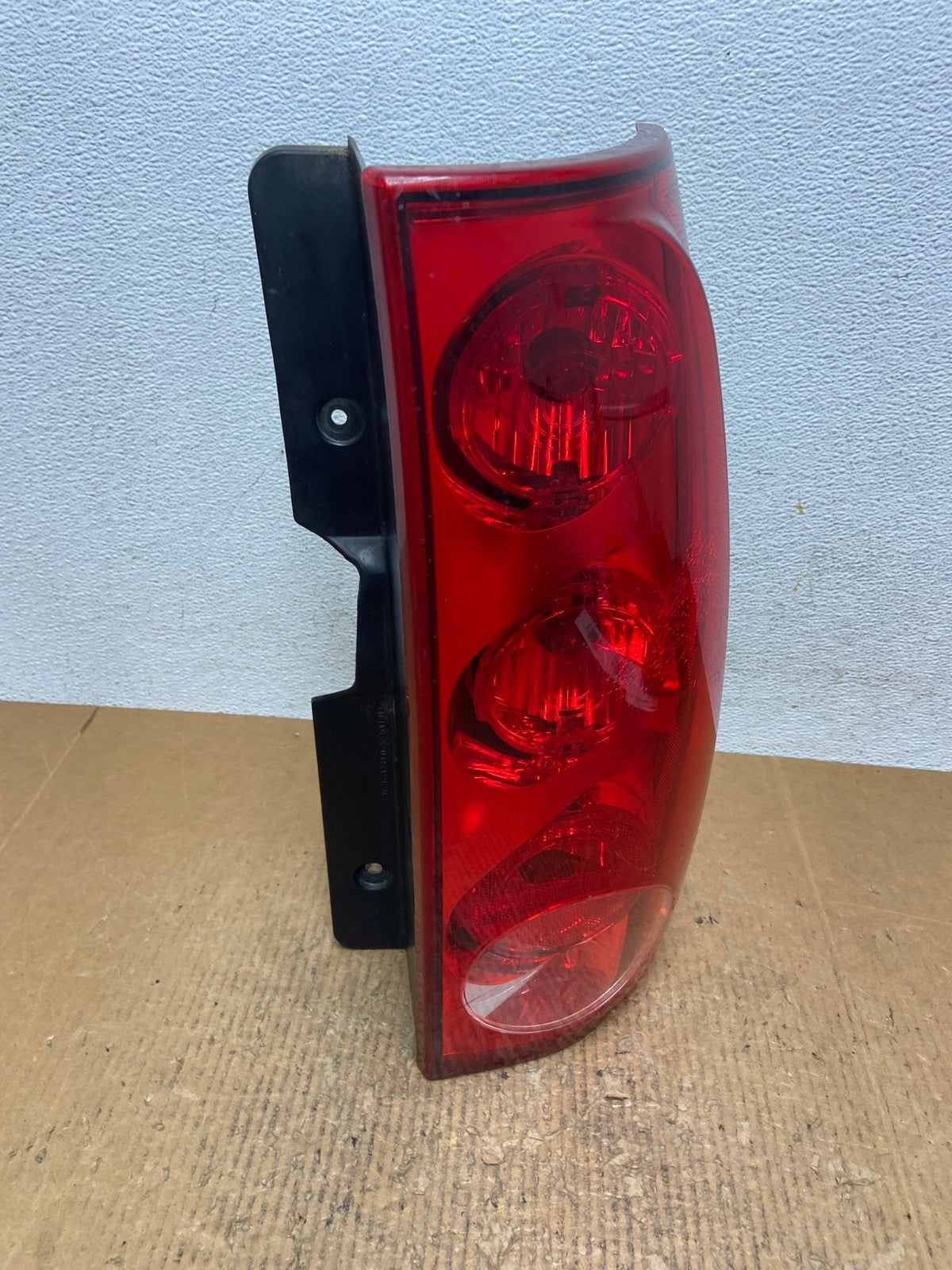 2007 to 2011 GMC Yukon Right Passenger RH Side Tail Light AE2727 LK2