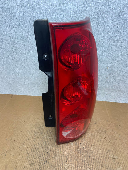 2007 to 2011 GMC Yukon Right Passenger RH Side Tail Light AE2727 LK2