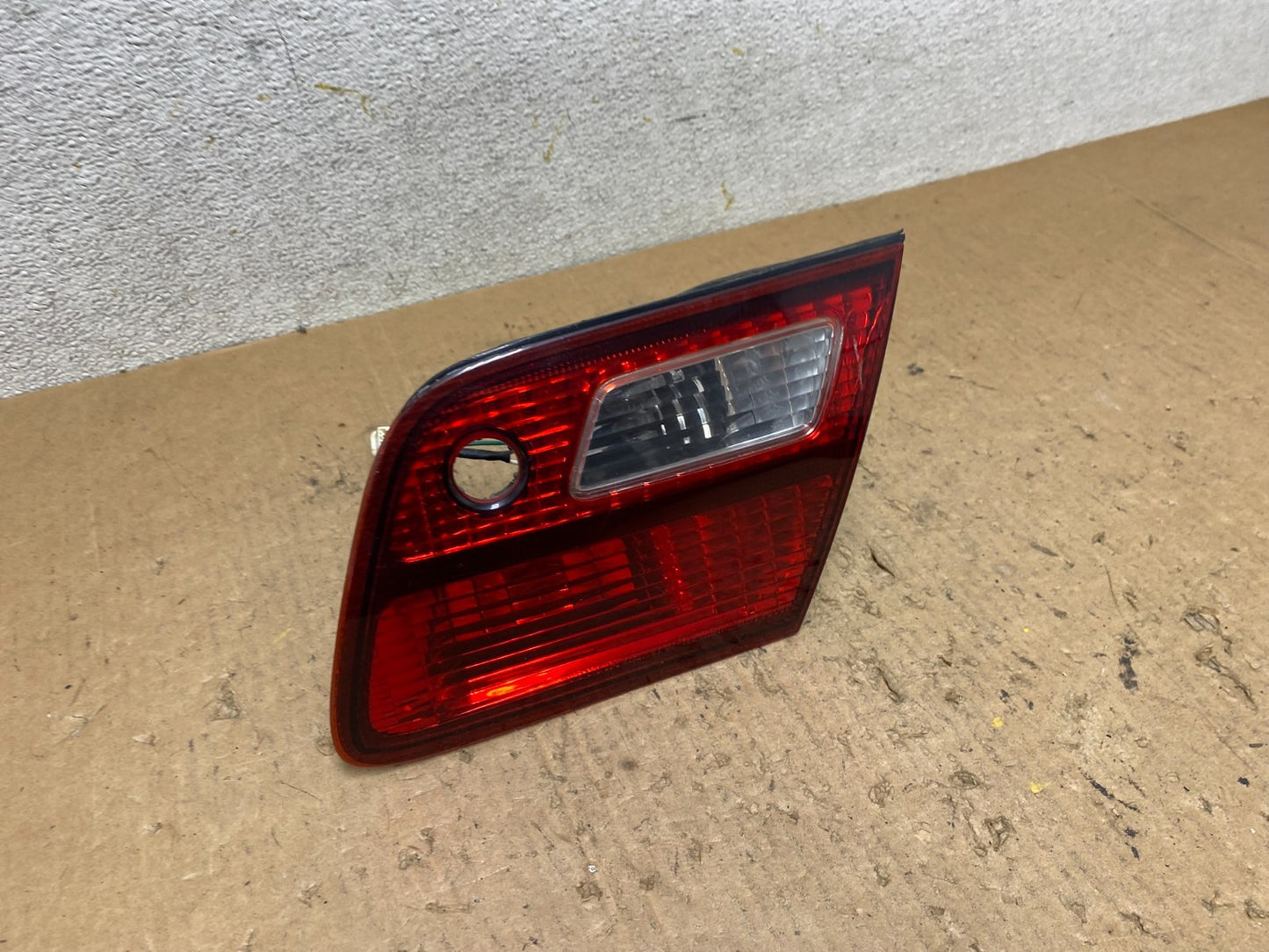 1998-1999 Toyota Avalon Right Passenger RH Side Inner Tail Light OEM Q8781 DW2