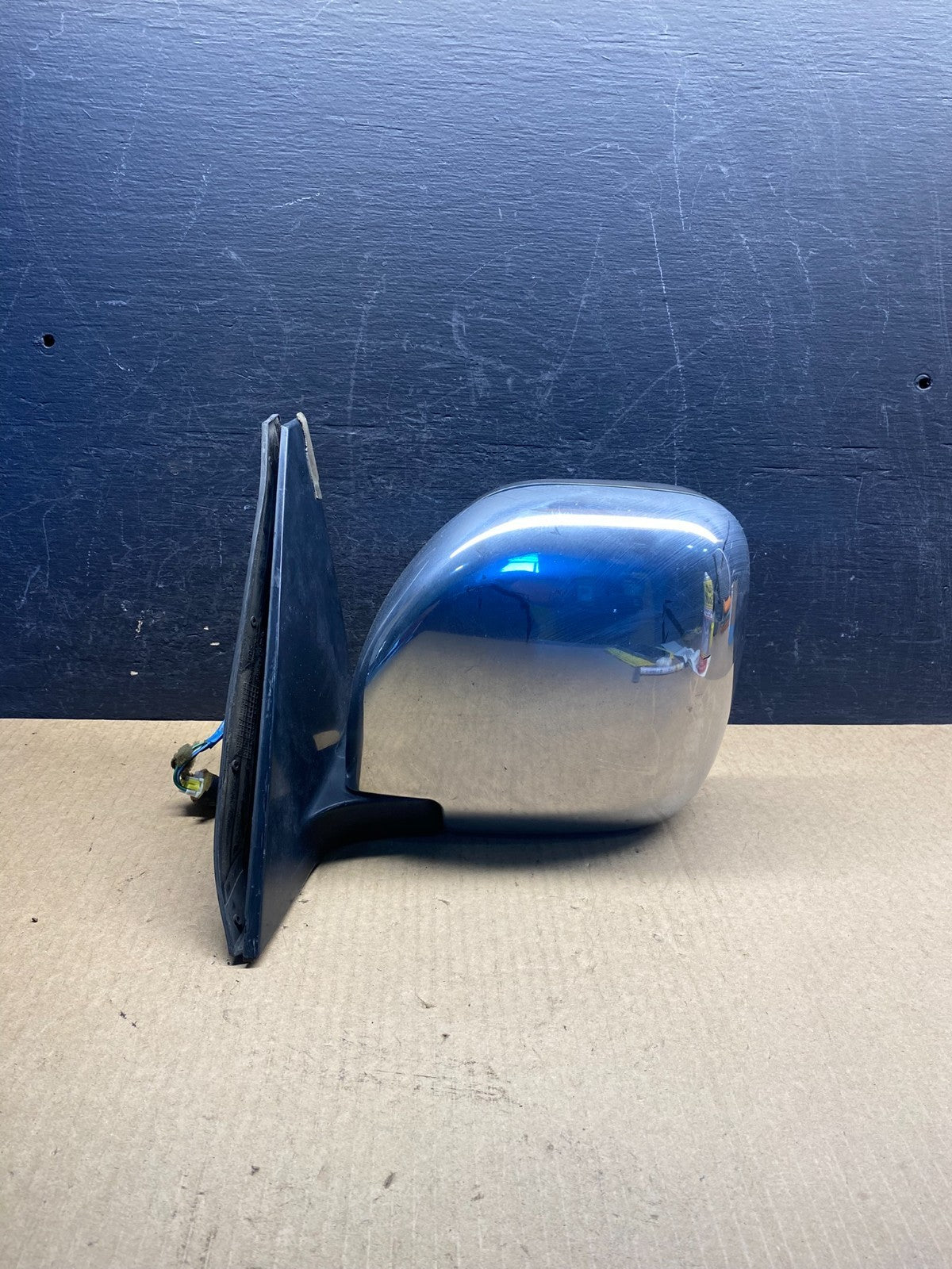 1997 to 2002 Mitsubishi Montero Left Driver Side View Door Mirror AG61870