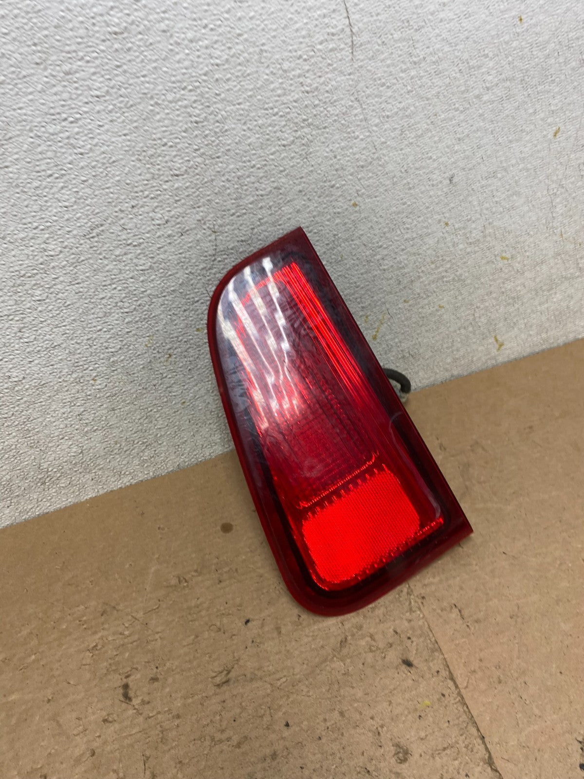 2003-2006 Lincoln Navigator Right Passenger RH Inner Tail Light OEM P6653 DW2
