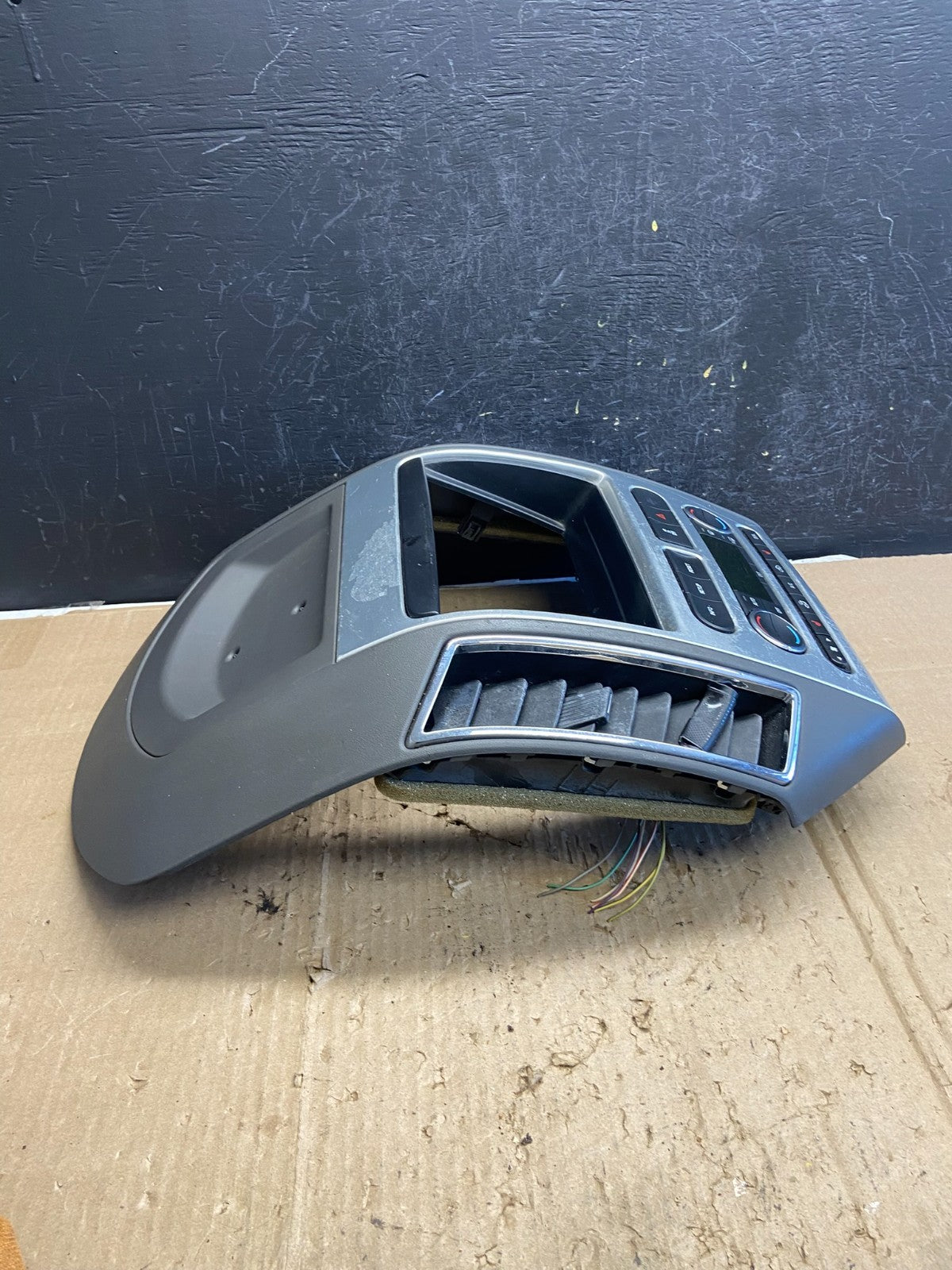 2007 - 2010 Ford Edge Heater Climate Control Radio Control Dash Bezel ae2067 DG1