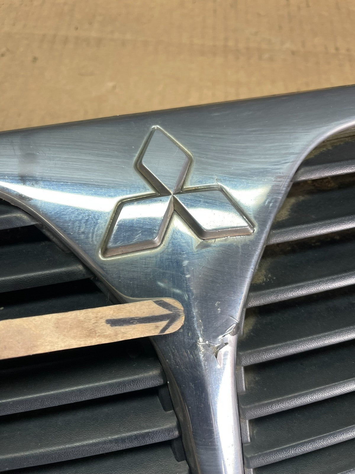 2002 2003 Mitsubishi Lancer Front Upper Radiator Grille Grill OEM AB3084 DG3