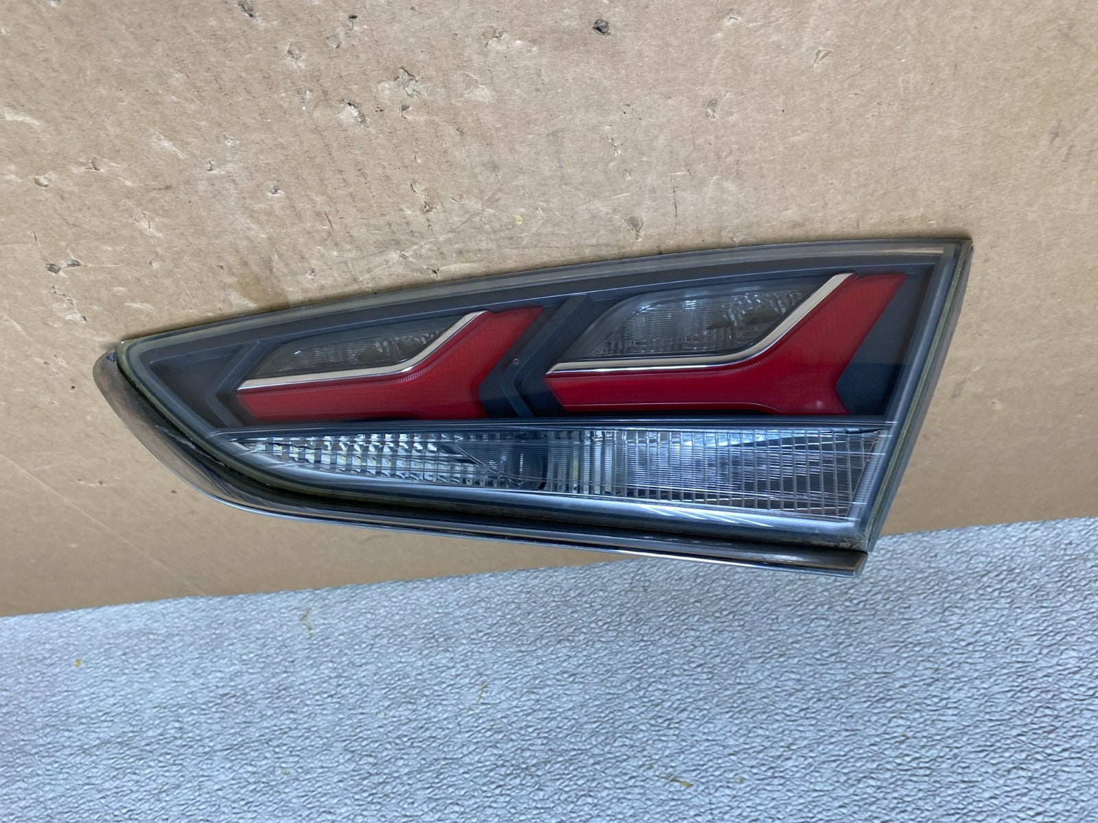 2018 - 2019 Hyundai Sonata Hybrid Right Passenger Inner Tail Light OEM v4923 DG0