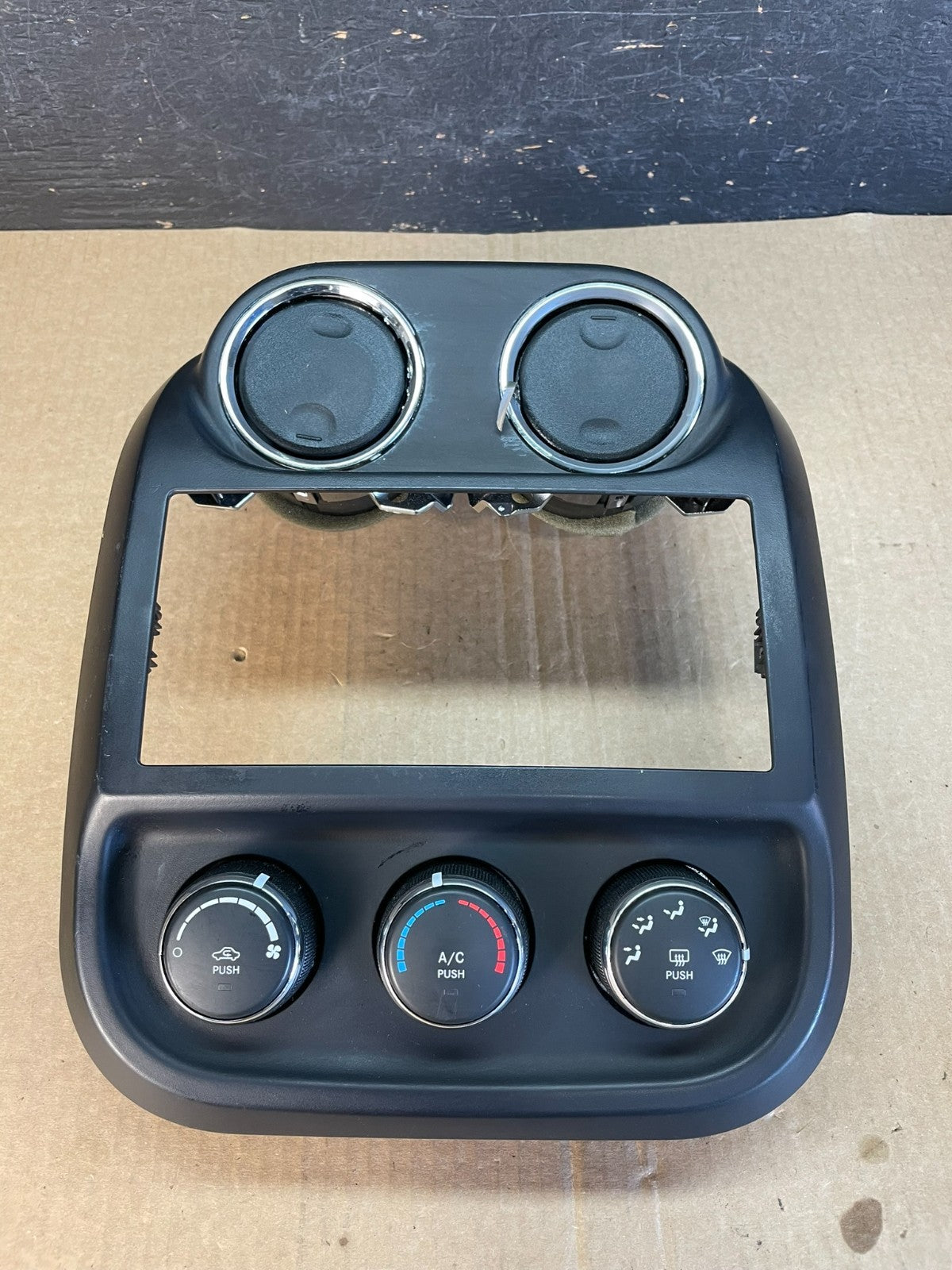 2011 to 2017 Jeep Compass Dash Climate Temperature Control Radio Bezel AF3645 DW3