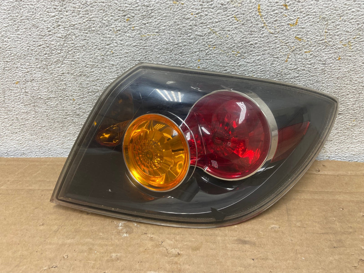 2004 2005 2006 Mazda 3 Hatchback Right Passenger Side Tail Light AH8858 LK0