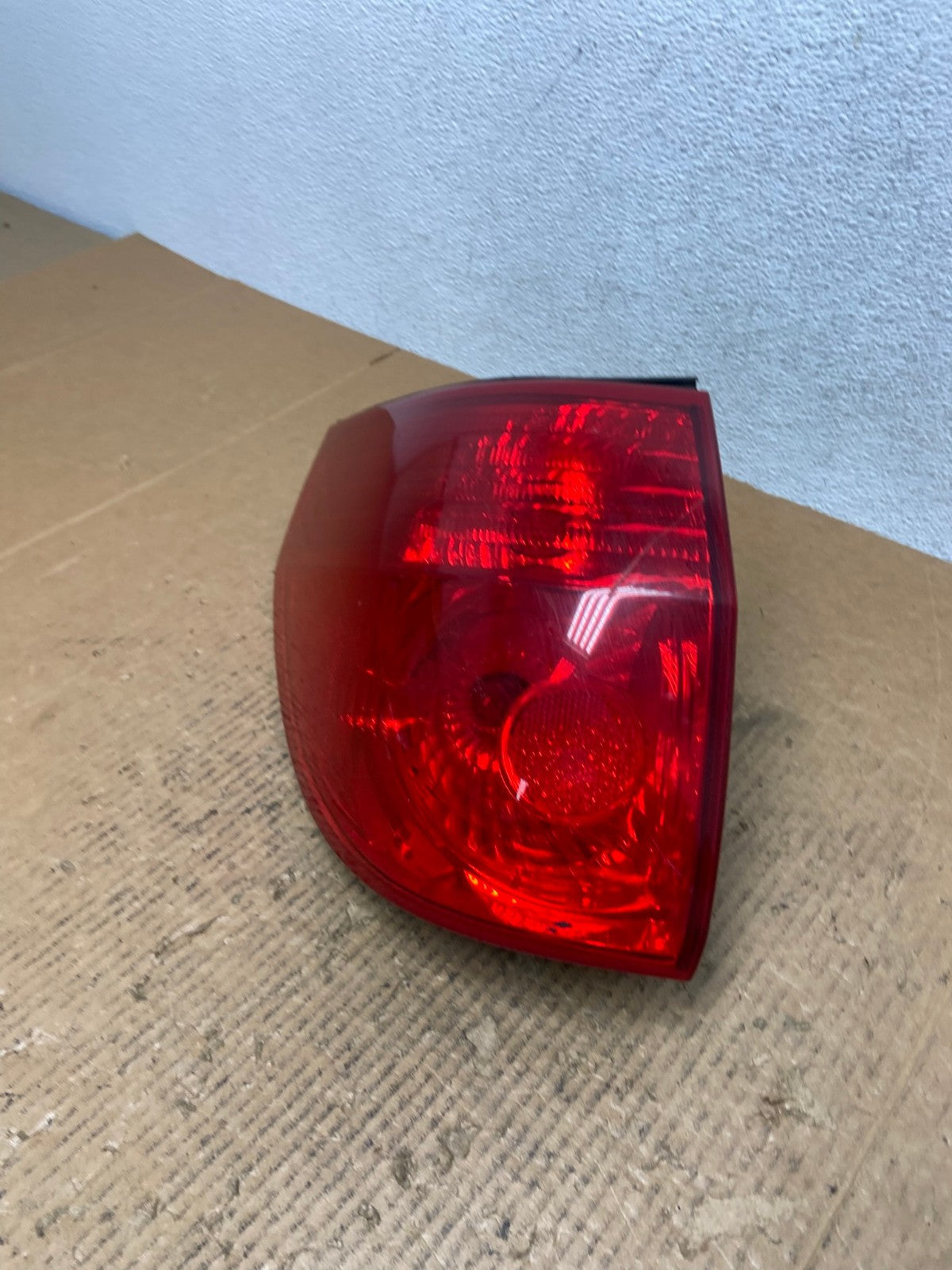2006 to 2010 Toyota Sienna Left Driver LH Side Tail Light AE1571 LK1