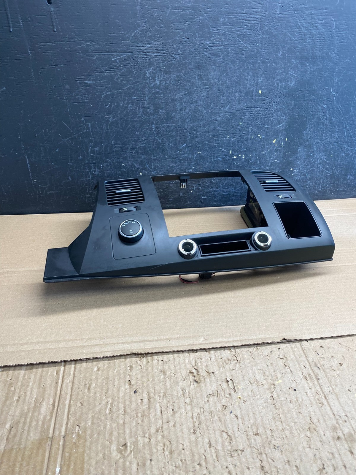 2007 to 2014 Silverado Sierra Center Console Radio Bezel Air Vents AF9996 DG2
