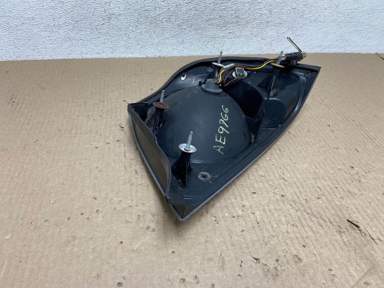 2000 - 2005 Chevrolet Impala Left Driver Lh Side Tail Light AE9766 LK6