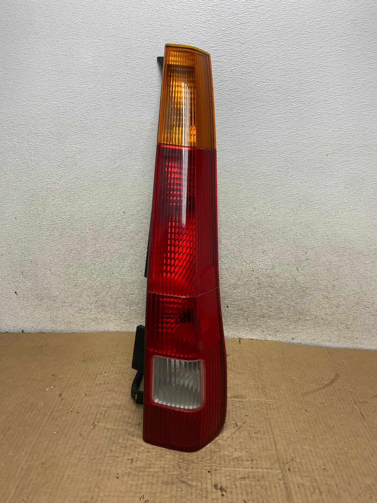 2002 - 2004 Honda Crv Cr-v Right Passenger Rh Side Tail Light AI8047 LK0