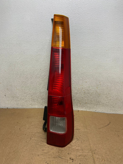 2002 - 2004 Honda Crv Cr-v Right Passenger Rh Side Tail Light AI8047 LK0