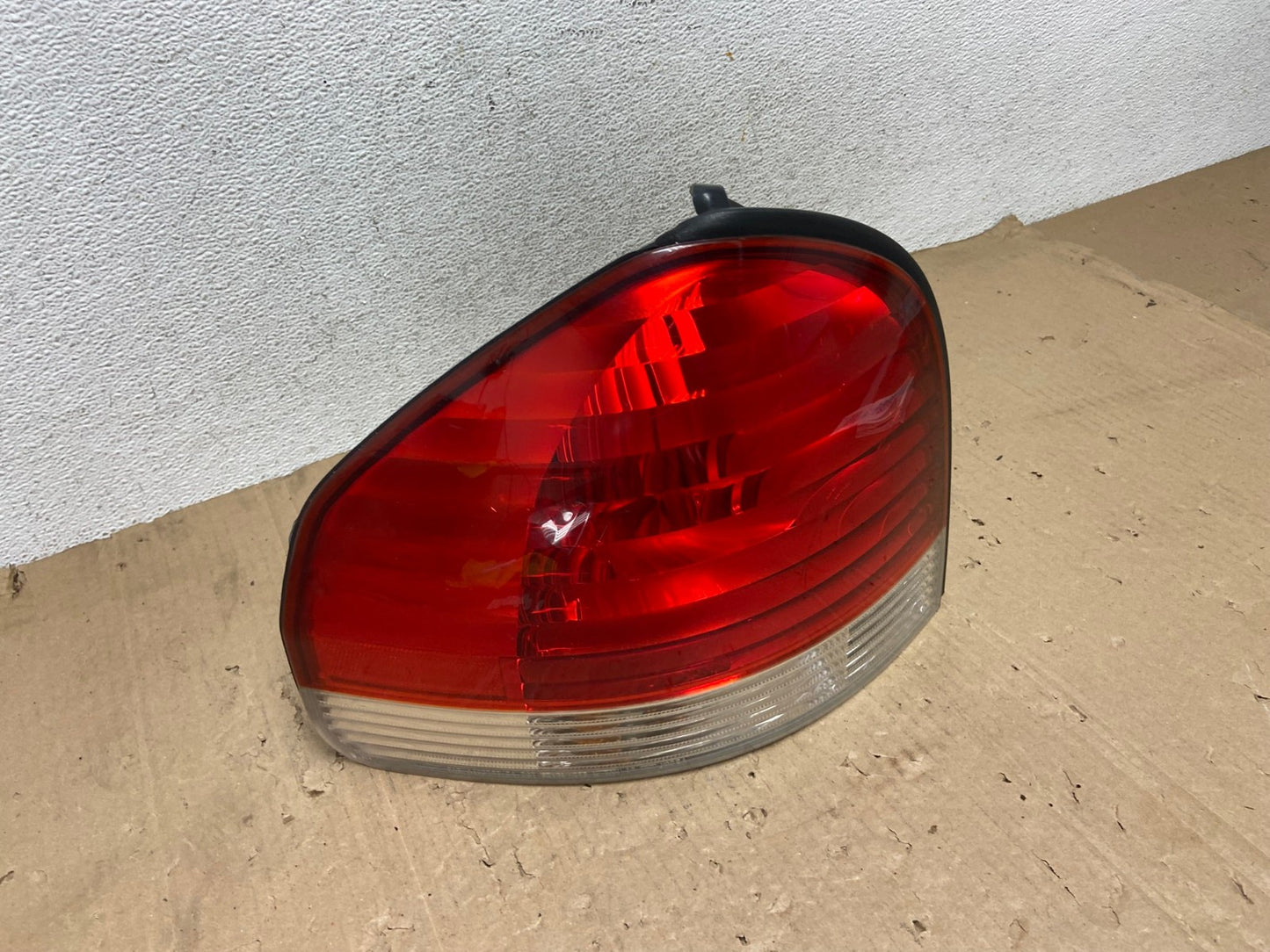 2005 to 2006 Hyundai Santa Fe Left Driver Side Tail Light AE9241 LK2