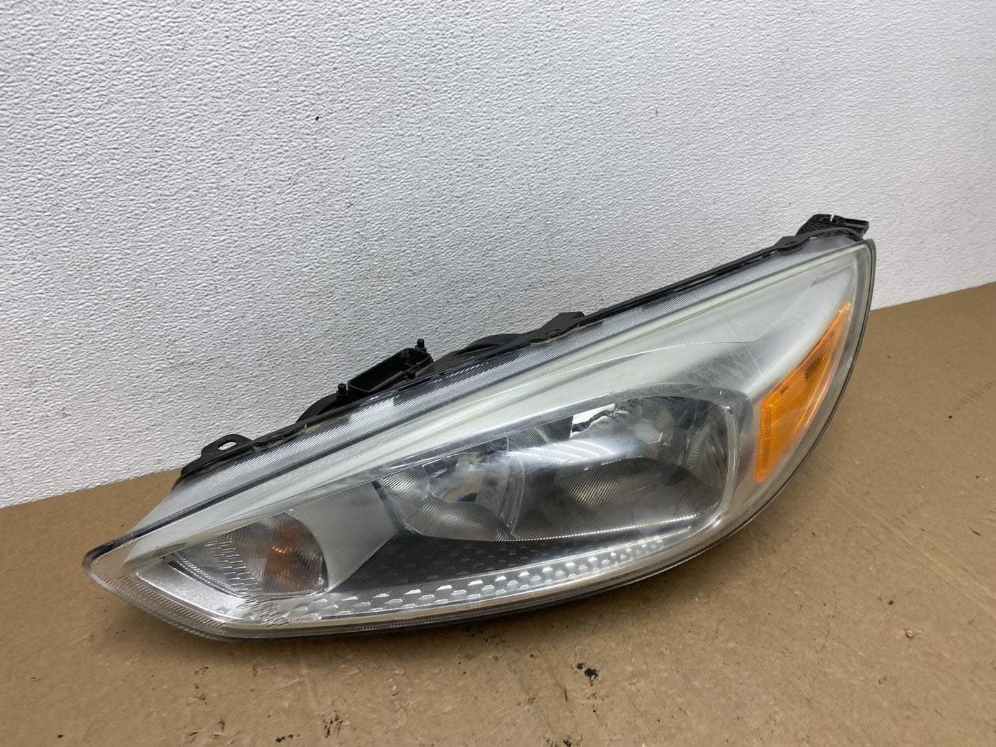 2015 to 2018 Ford Focus Left Driver LH Side Headlight AC5826 DW2