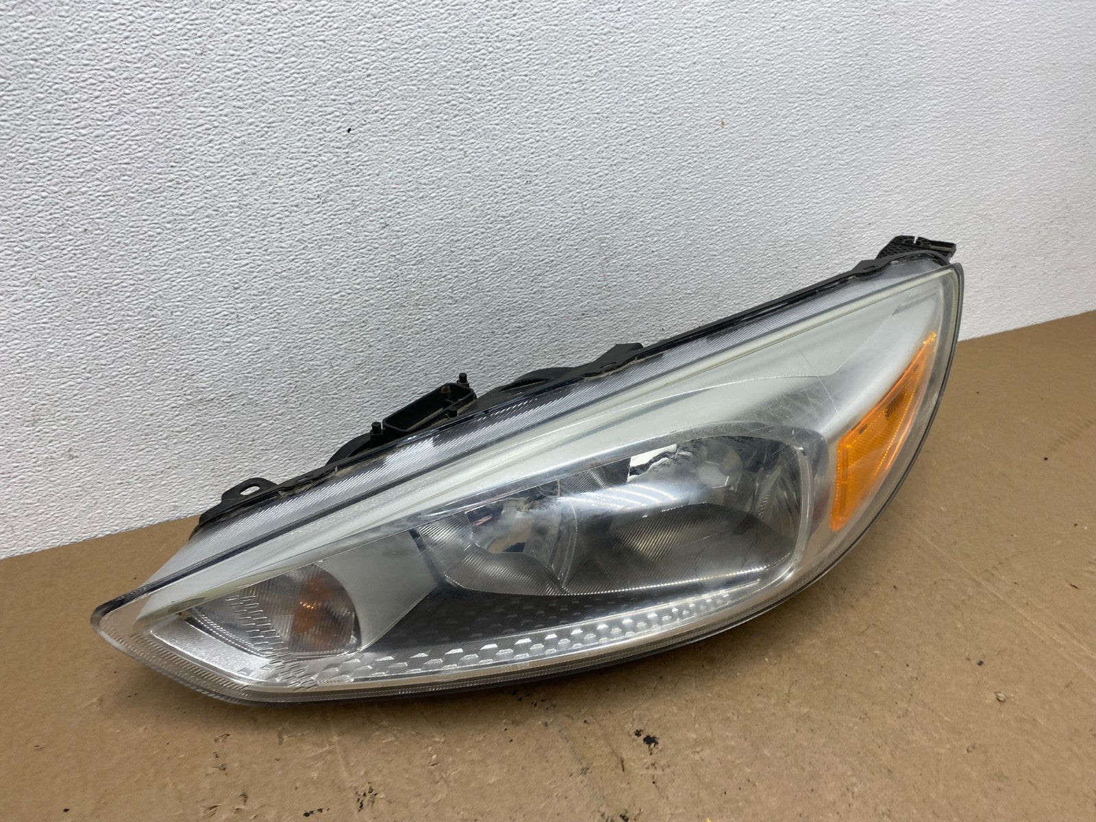 2015 to 2018 Ford Focus Left Driver LH Side Headlight AC5826 DW2