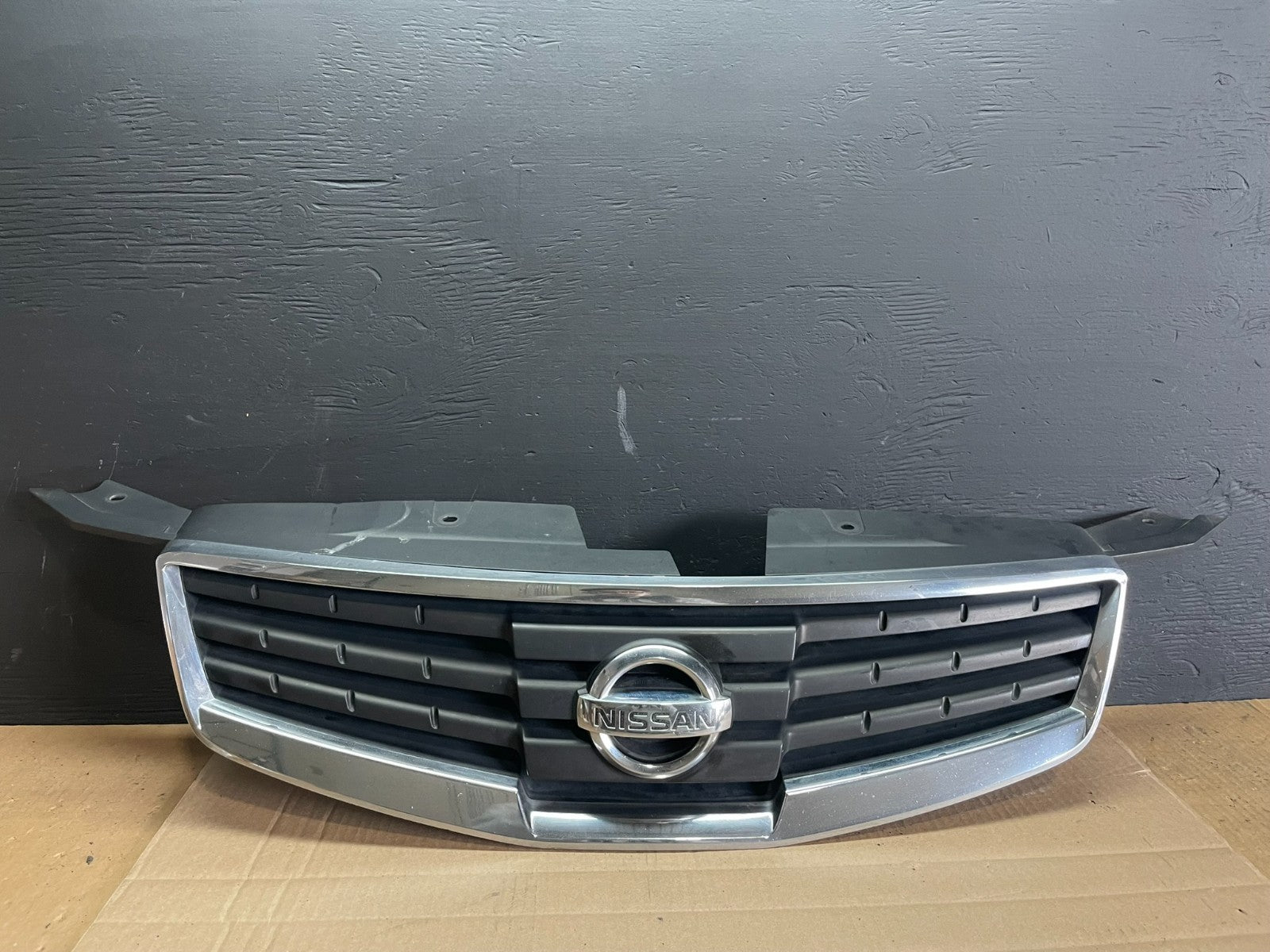 2007 to 2008 Nissan Maxima Front Upper Grill Grille Chrome OEM AB7583 DG0