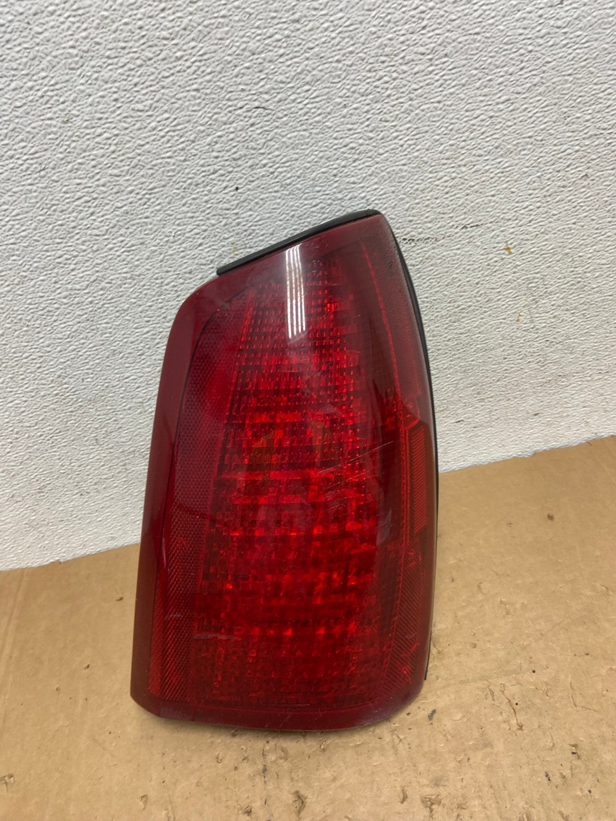2000 to 2005 Cadillac Deville Right Passenger Rh Side Tail Light AD3283 LK0