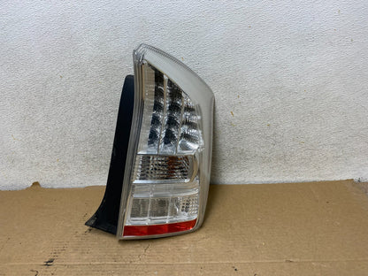 2010 2011 Toyota Prius Tail Light Right Passenger Side AH8100 DW0