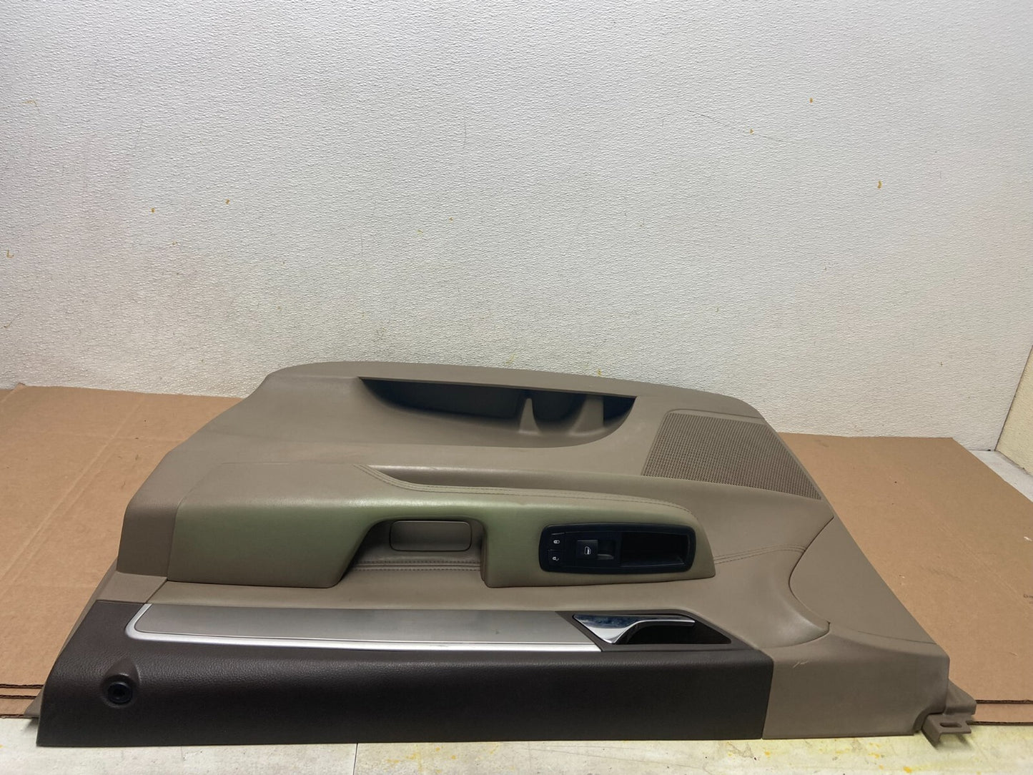 2009-2014 Volkswagen Routan Right Passenger RH Side Panel Door OEM D97425