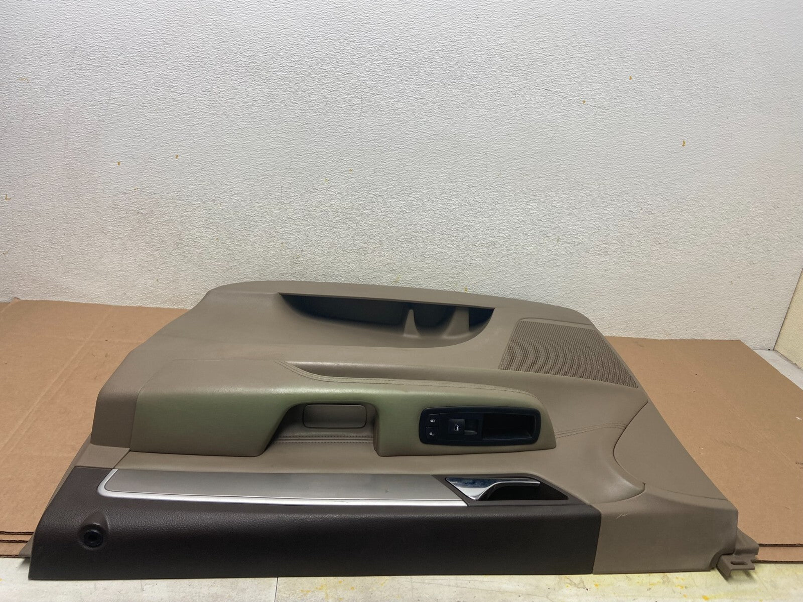 2009-2014 Volkswagen Routan Right Passenger RH Side Panel Door OEM D97425
