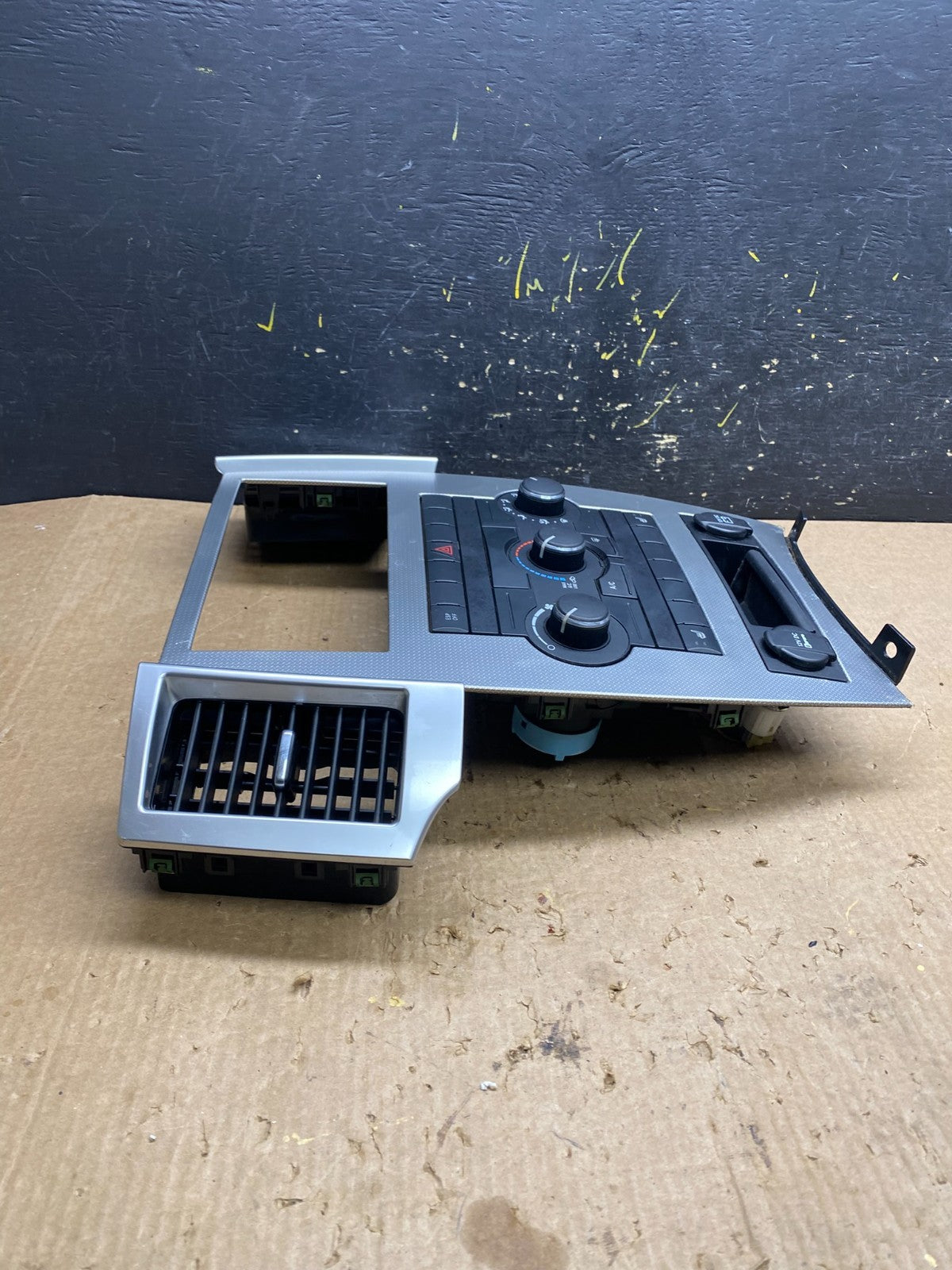 2008 to 2010 Jeep Grand Cherokee Center A/C Heater Climate Control OEM Z4417  DG1